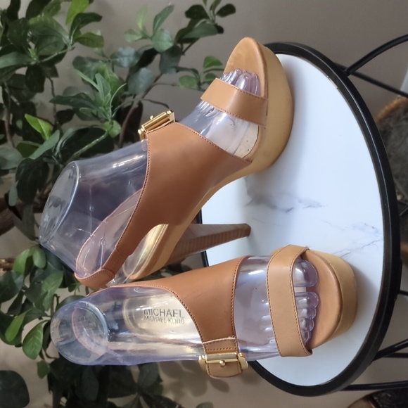 MICHAEL Michael Kors Shoes - 🔥SUPER DEAL🔥MICHAEL Michael Kors heels